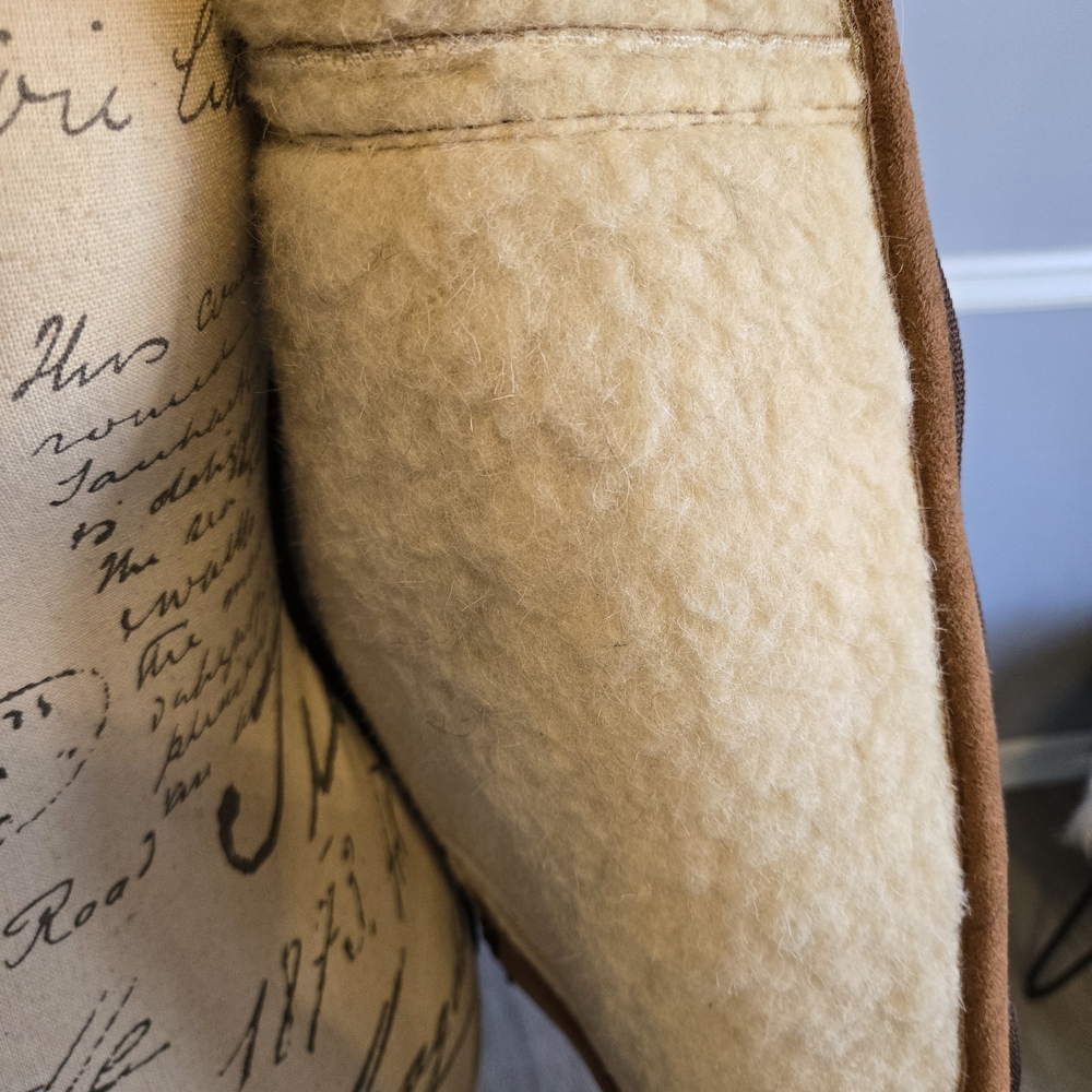 Men's Tan Suede Vest - Picture 3 of 7